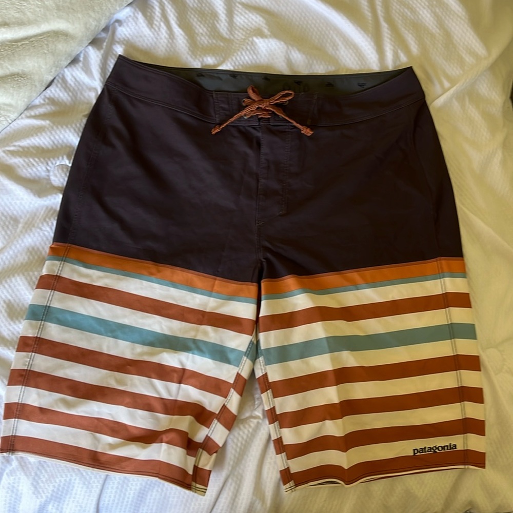NWOT Patagonia Board Shorts, size 32, 21” length